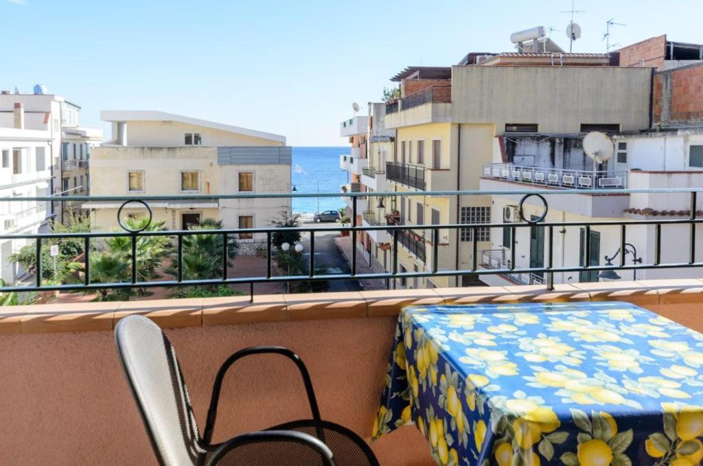 Le Tartarughe Aparthotel Letojanni Kültér fotó