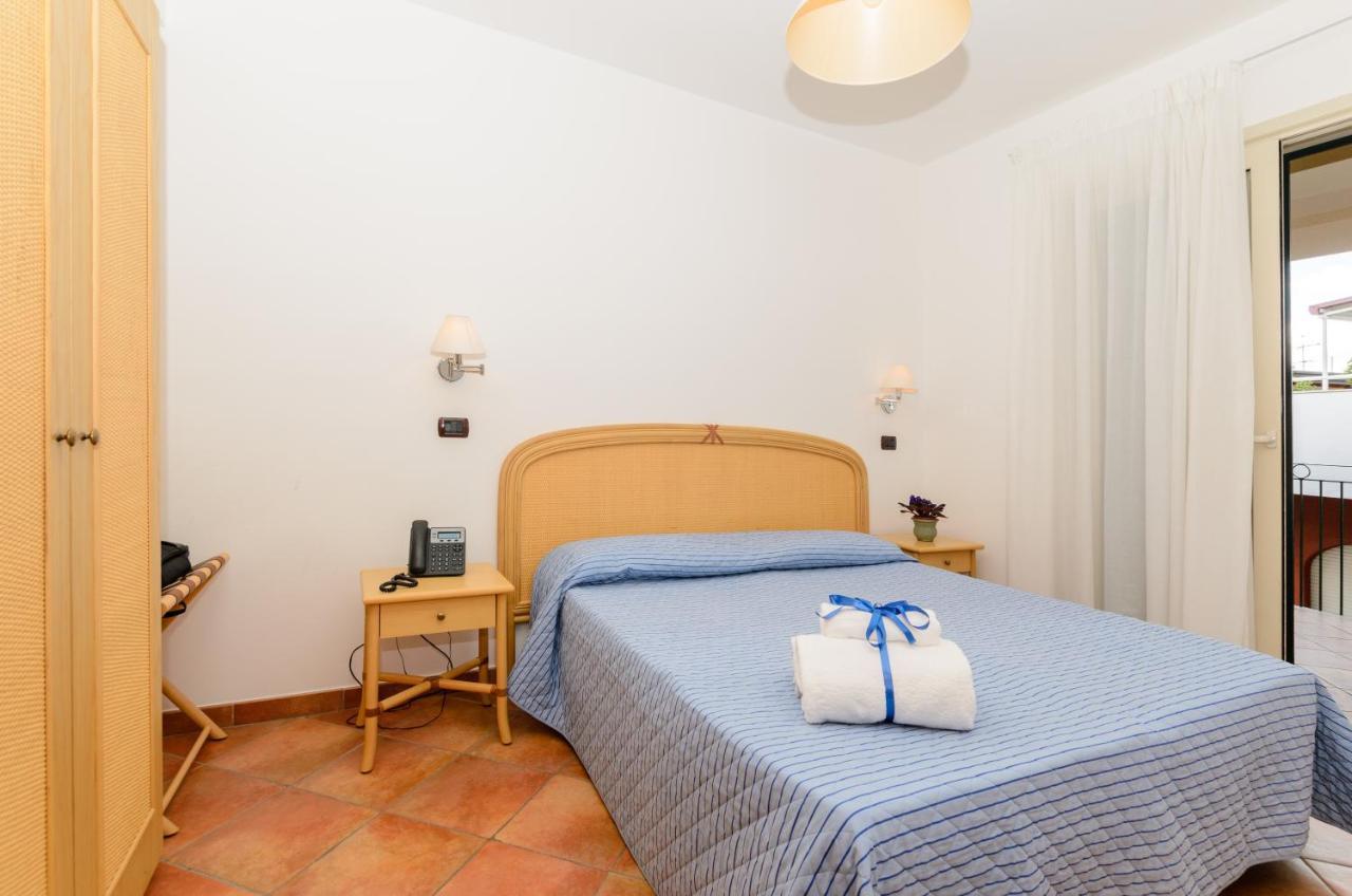 Le Tartarughe Aparthotel Letojanni Kültér fotó